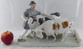Peasant with cows and plough - Otto Pilz, Meissen Peasant with cows and plough - Otto Pilz, Meissen