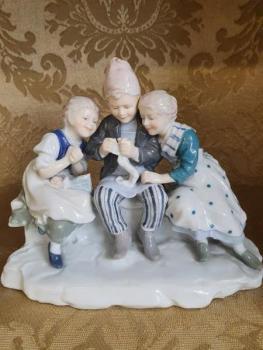 Porcelain Figural Group - painted porcelain - Volkstedt Karl Ens - 1930 Porcelain Figural Group - painted porcelain - Volkstedt Karl Ens - 1930