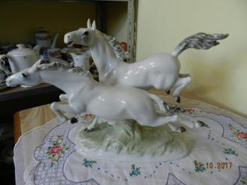 Porcelain Group of Figures - white porcelain - Hutschenreuther Germany - 1950 Porcelain Group of Figures - white porcelain - Hutschenreuther Germany - 1950