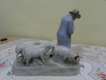 Porcelain Group of Figures - white porcelain - Royal Dux Deutschland (area of Bohemia) - 1940 Porcelain Group of Figures - white porcelain - Royal Dux Deutschland (area of Bohemia) - 1940