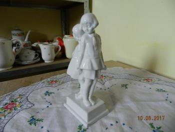 Porcelain Group of Figures - white porcelain - 1930 Porcelain Group of Figures - white porcelain - 1930